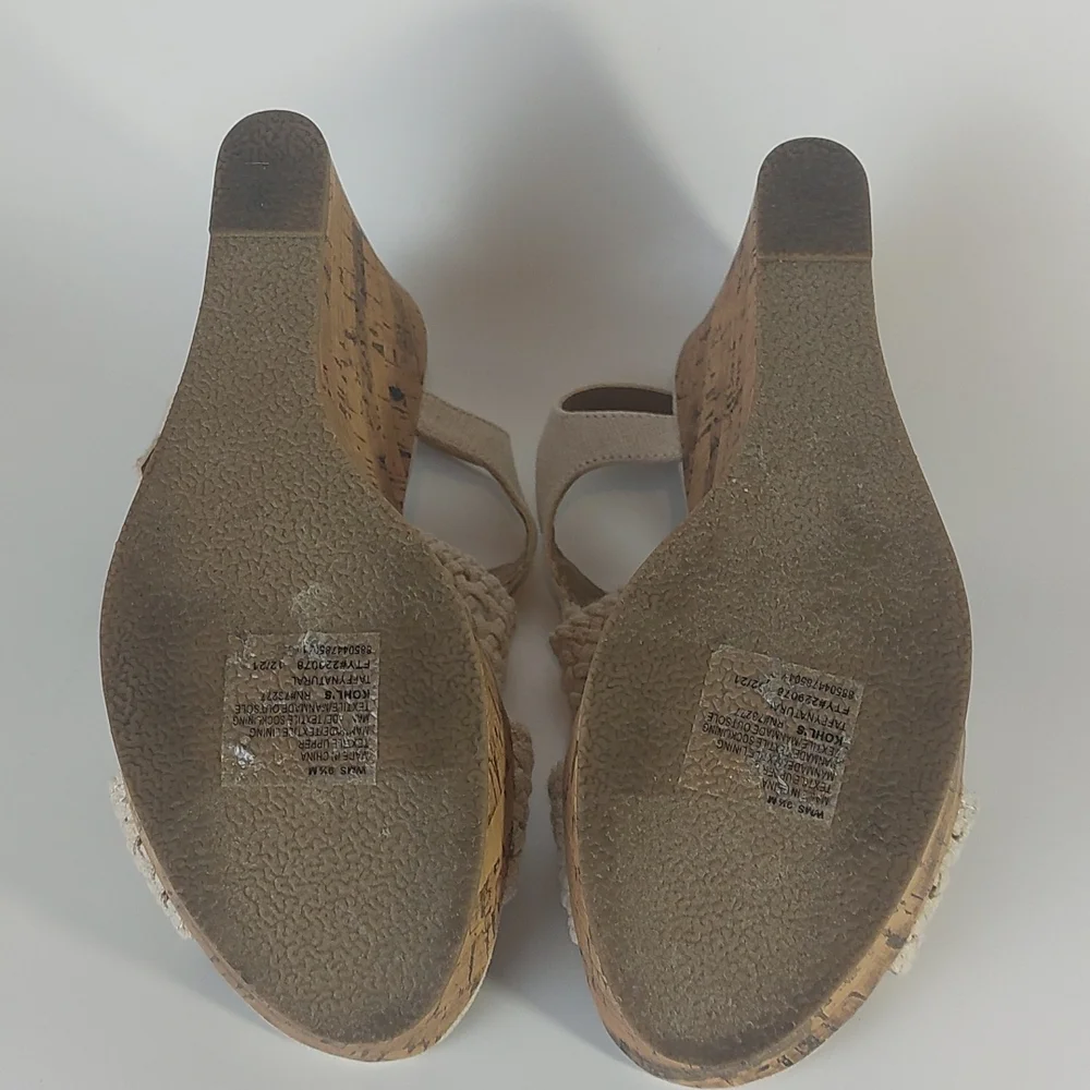 Sonoma features woven